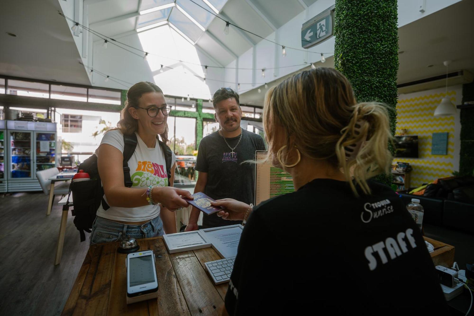 Tequila Sunrise Hostel Surfers Paradise Голд-Кост Экстерьер фото